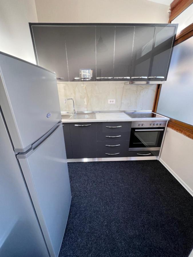 Hq Apartment In Center 티라나 외부 사진