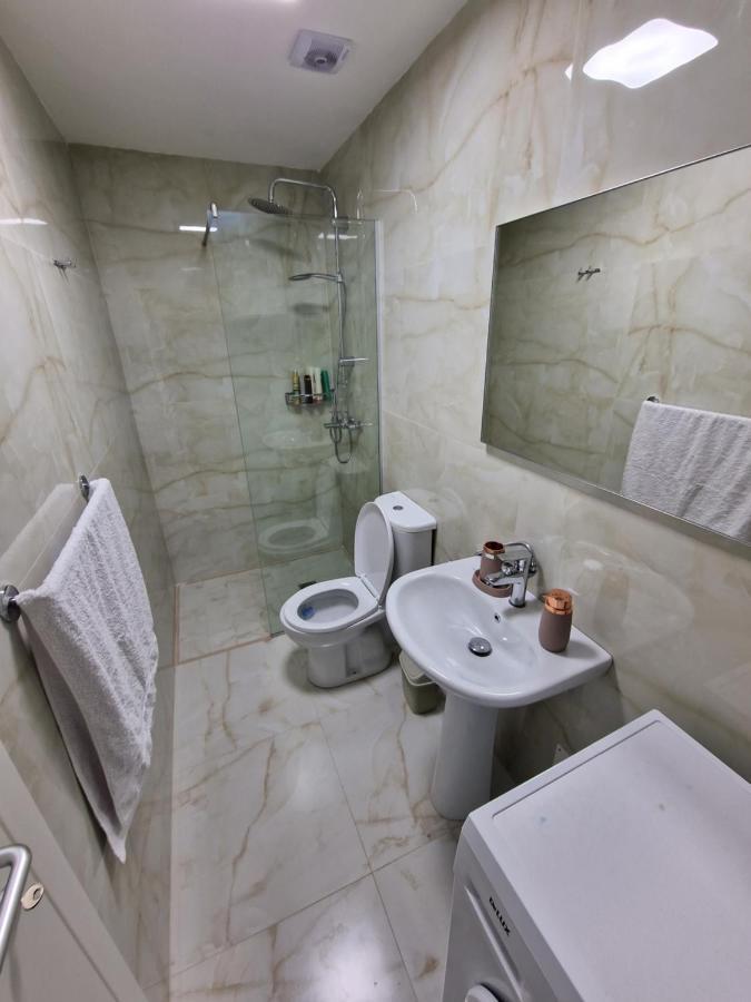Hq Apartment In Center 티라나 외부 사진